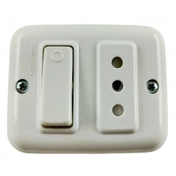 Toma Exterior Unipolar 2P+T con Interruptor